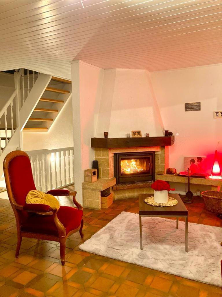 Cheerful Villa With Fireplace, Bath-Tub And Garden Noville 外观 照片