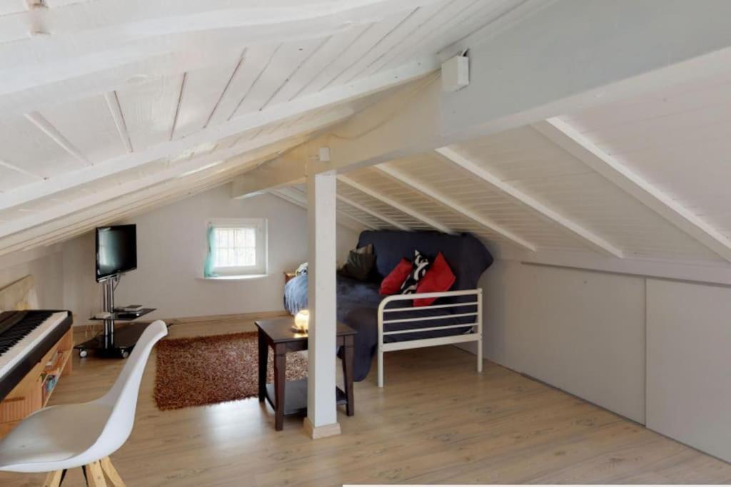 Cheerful Villa With Fireplace, Bath-Tub And Garden Noville 外观 照片