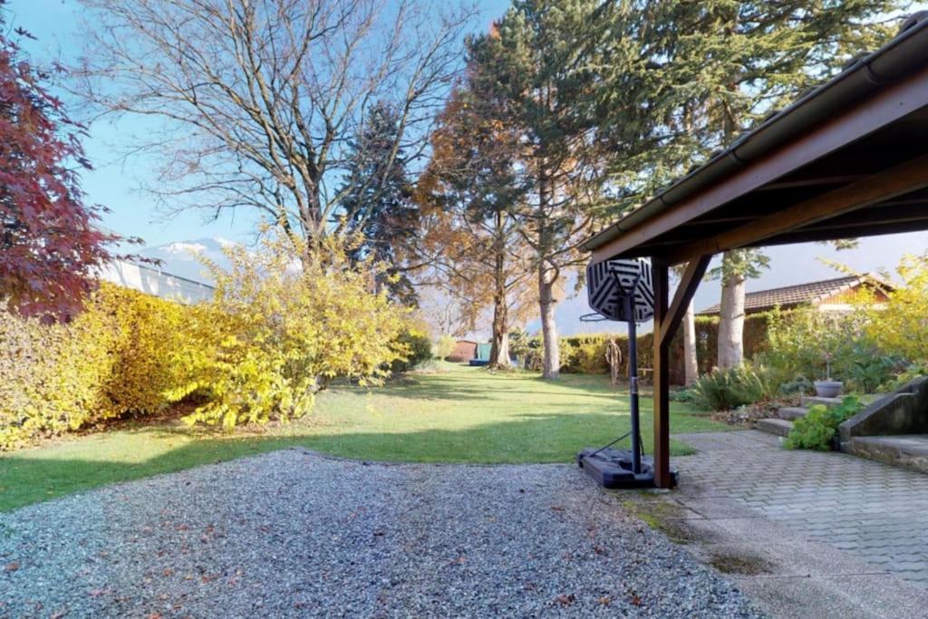 Cheerful Villa With Fireplace, Bath-Tub And Garden Noville 外观 照片