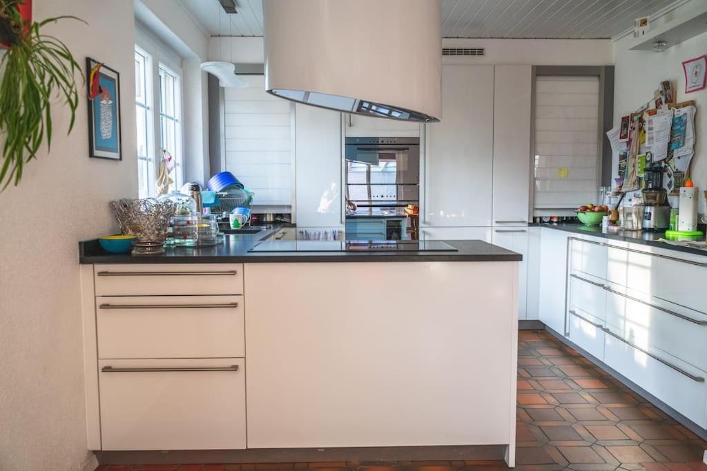 Cheerful Villa With Fireplace, Bath-Tub And Garden Noville 外观 照片