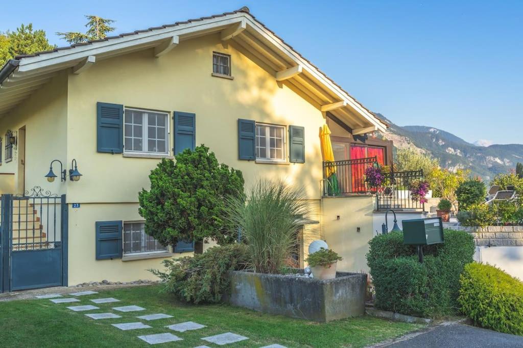 Cheerful Villa With Fireplace, Bath-Tub And Garden Noville 外观 照片